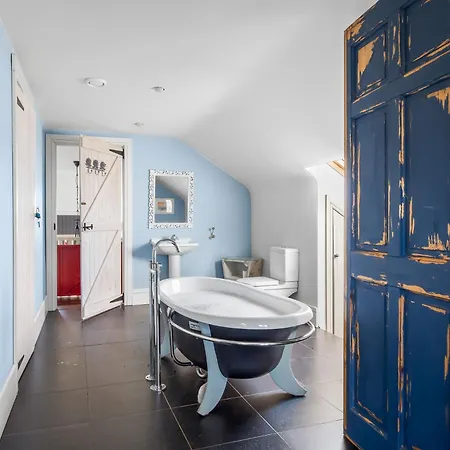 Suantrai Semesterbostad *