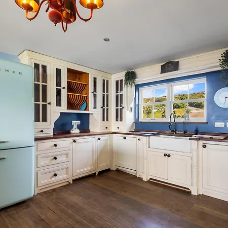 Suantrai * Roundstone